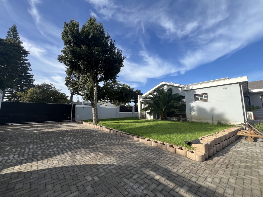 9 Bedroom Property for Sale in Table View Western Cape